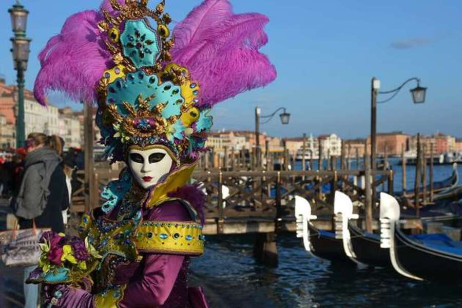 Foto de folião no Carnaval de Veneza, Itália