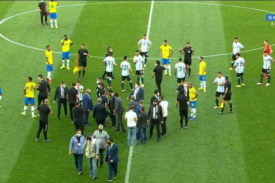 Agentes da Anvisa entram em campo e interrompem partida entre Brasil e Argentina pelas Eliminatórias da Copa do Mundo do Quatar.