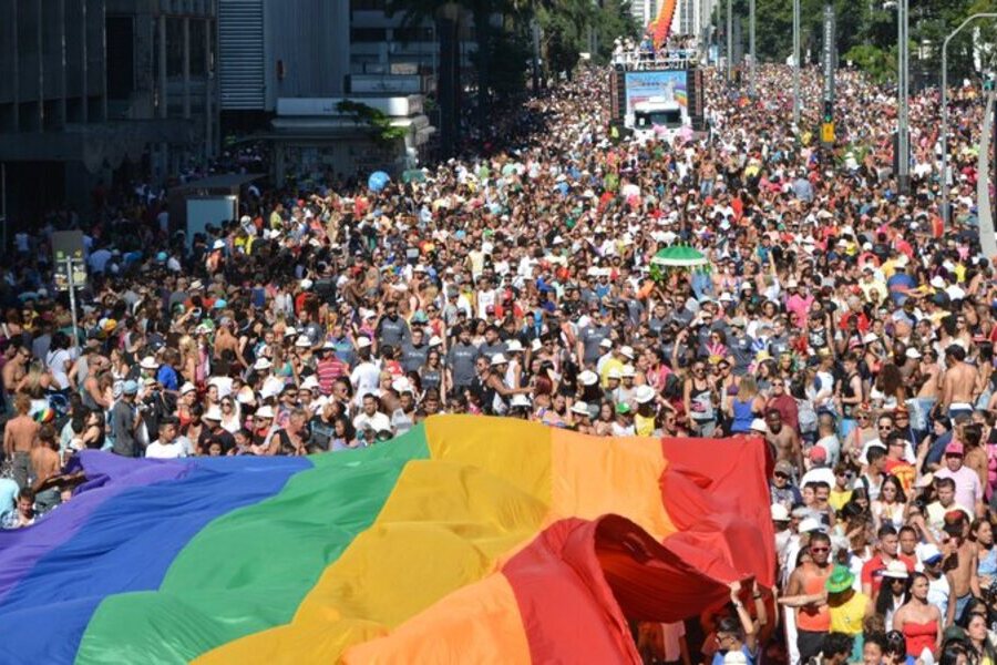 Manifestação da Parada LGBTQIA+ na Av. Paulista