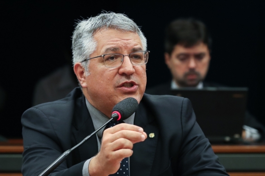 Deputado Federal Alexandre Padilha falando em Comissão da Câmara dos Deputados