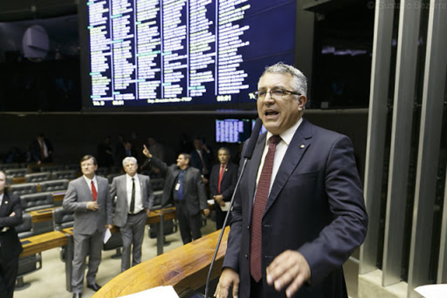 Deputado Federal Alexandre Padilha fala da tribuna da Câmara dos Deputados.