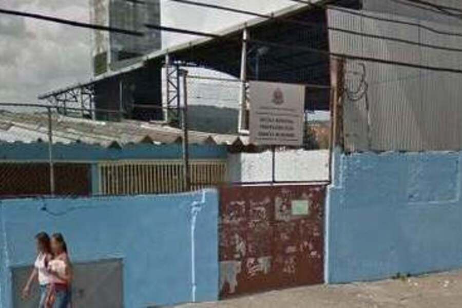 foto da fachada da Escola Estadual Elza Saraiva, no Jardim Peri