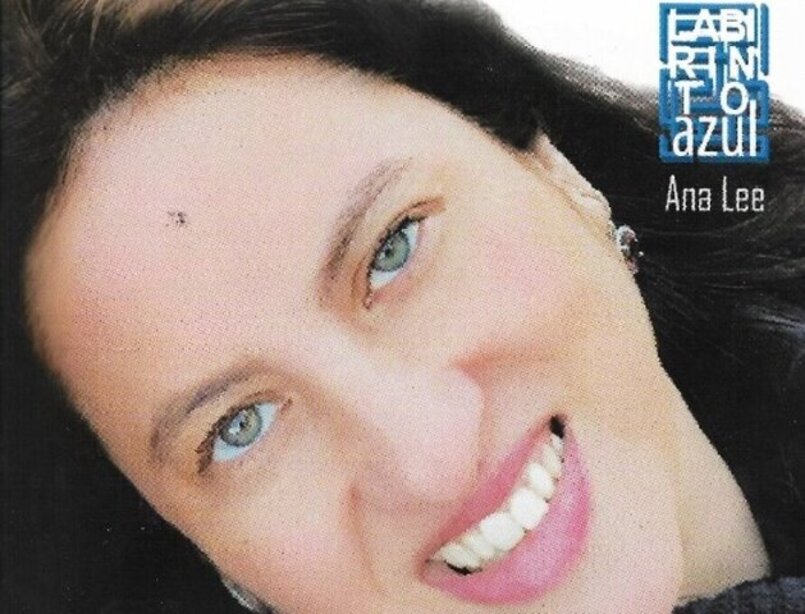 Foto da capa do novo CD de Ana Lee, com seu rosto em close