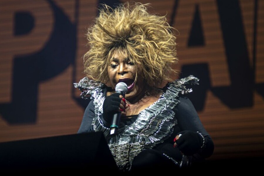 Elza Soares canta no palco do Rock in Rio, em 2019