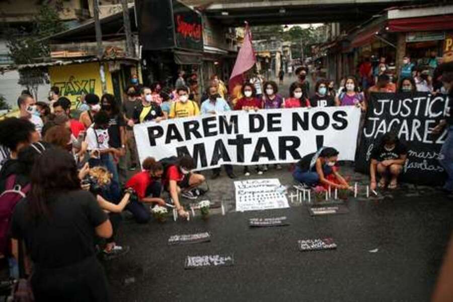 Foto de manifestação pós massacre no Jacarezinho