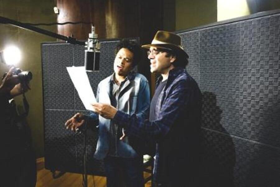 José Alves, da banda Alma Livre, e Almir Sater cantam no estúdio de gravação