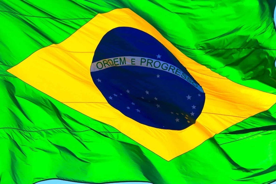 Bandeira do Brasil tremula