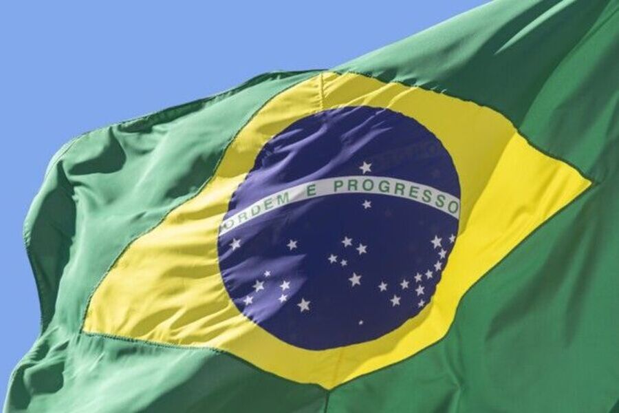 Bandeira brasileira tremula