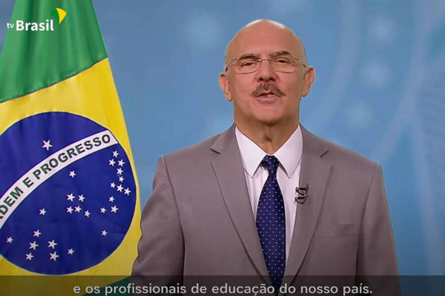 Foto do Ministro da Educação Milton Ribeiro em pronunciamento na TV sobre volta às aulas
