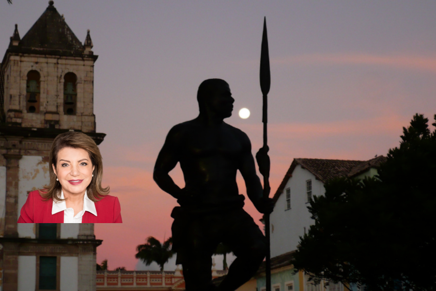 Foto de monumento à Zumbi dos Palmares, na Praça da Sé, Pelourinho, Salvador, BA. No detalhe, foto da Deputada Estadual Professora Bebel