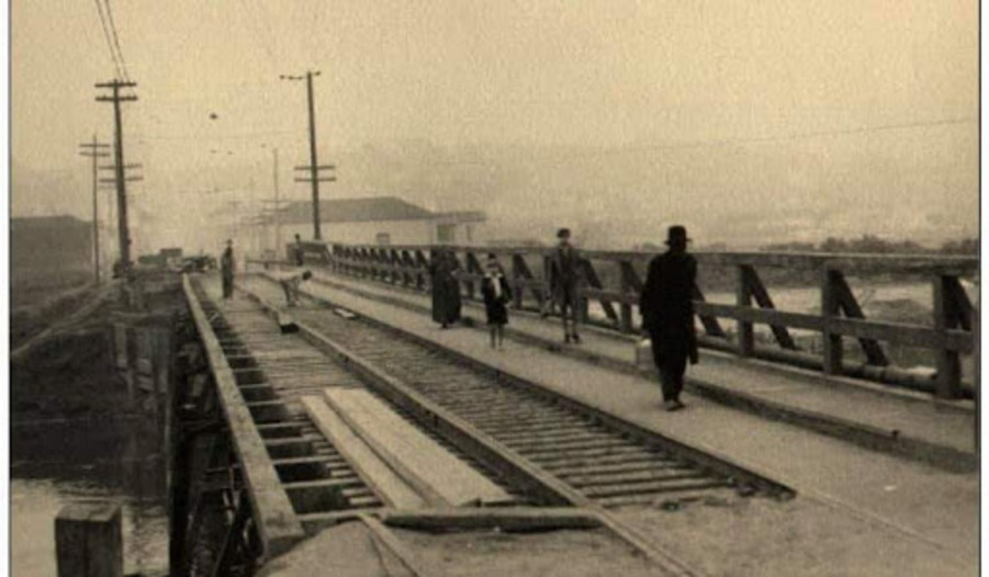 Imagem histórica de uma ponte no bairro da Casa Verde no início do século 20