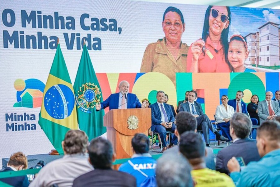 Foto do lançamento do novo Minha Casa Minha Vida pelo presidente Lula. 