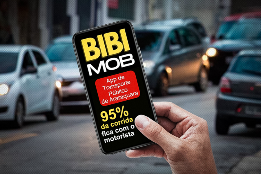 Foto de alguém segurando um celular onde se vê o aplicativo Bibi Mob em funcionamento.
