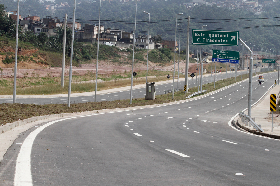 Foto parcial da Avenida Jacú Pêssego
