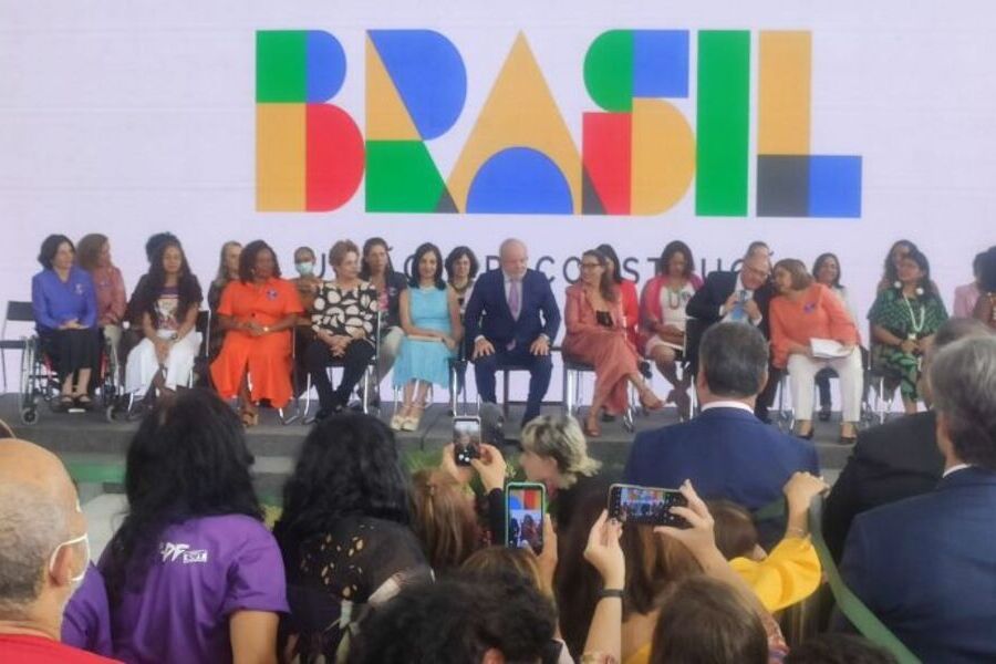 Lula, Janja, Dilma e várias ministras anunciam pacote de medidas favoráveis às mulheres
