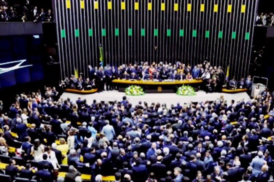Foto do interior do Congresso Nacional  com todos os 503 deputados federais