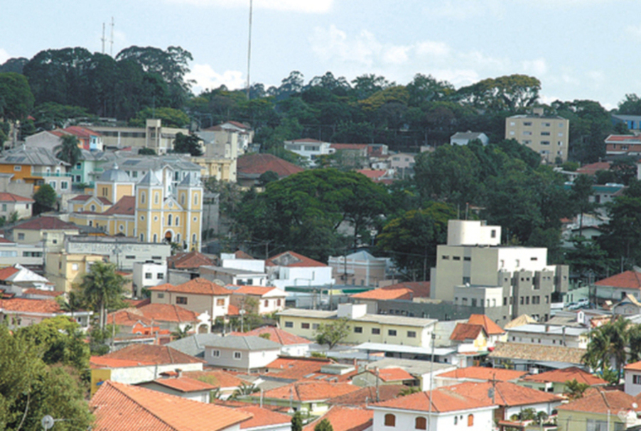 Foto da vista aérea do bairro, tendo a Igreja do Tremembé em destaque